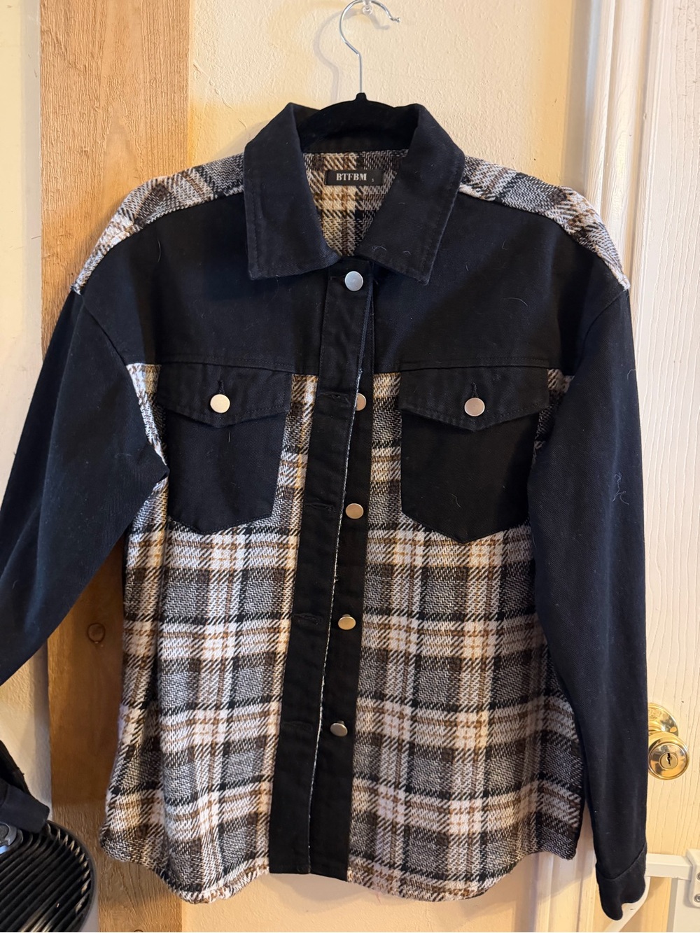 BTFBM Women's Black & Beige Plaid Shacket